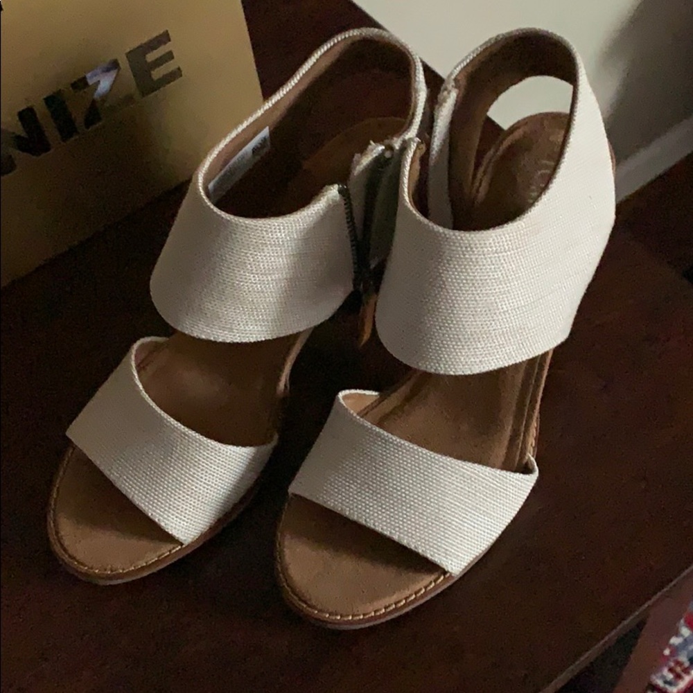 Toms Sandals size 7M